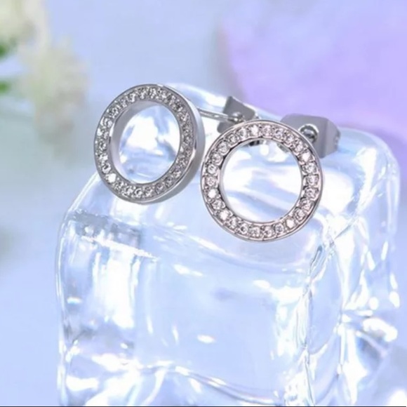 **New Luxury Diamond Sterling Silver Stud Earrings - Picture 2 of 3
